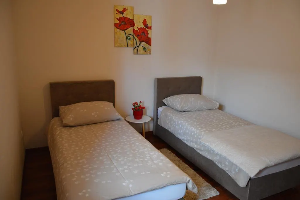 Apartments And Rooms Tino Trogir Guest house